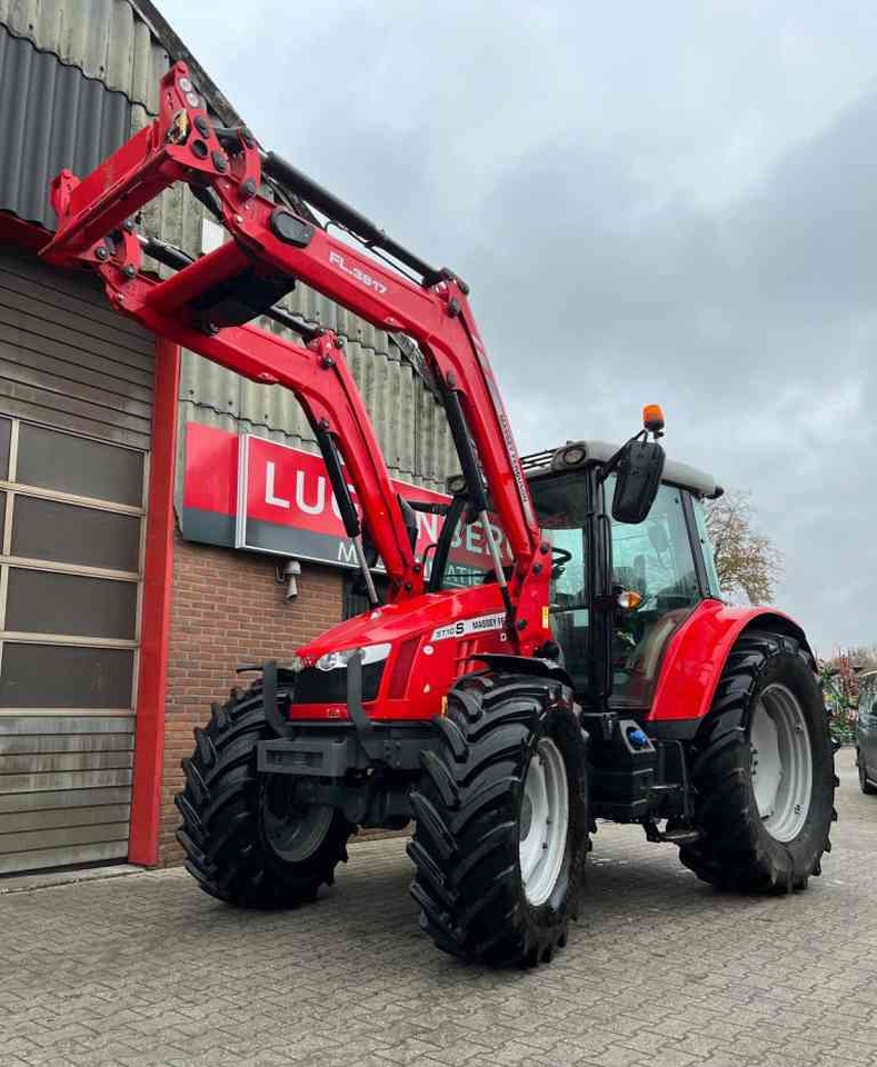 Massey Ferguson 5710S Dyna-4 Essential Voorlader Tractoren - Tractor: foto 2 Massey Ferguson 5710S Dyna-4 Essential Voorlader Tractoren - Tractor: foto 2