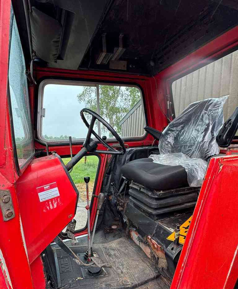 Massey Ferguson 575 - Tractor: foto 5 Massey Ferguson 575 - Tractor: foto 5