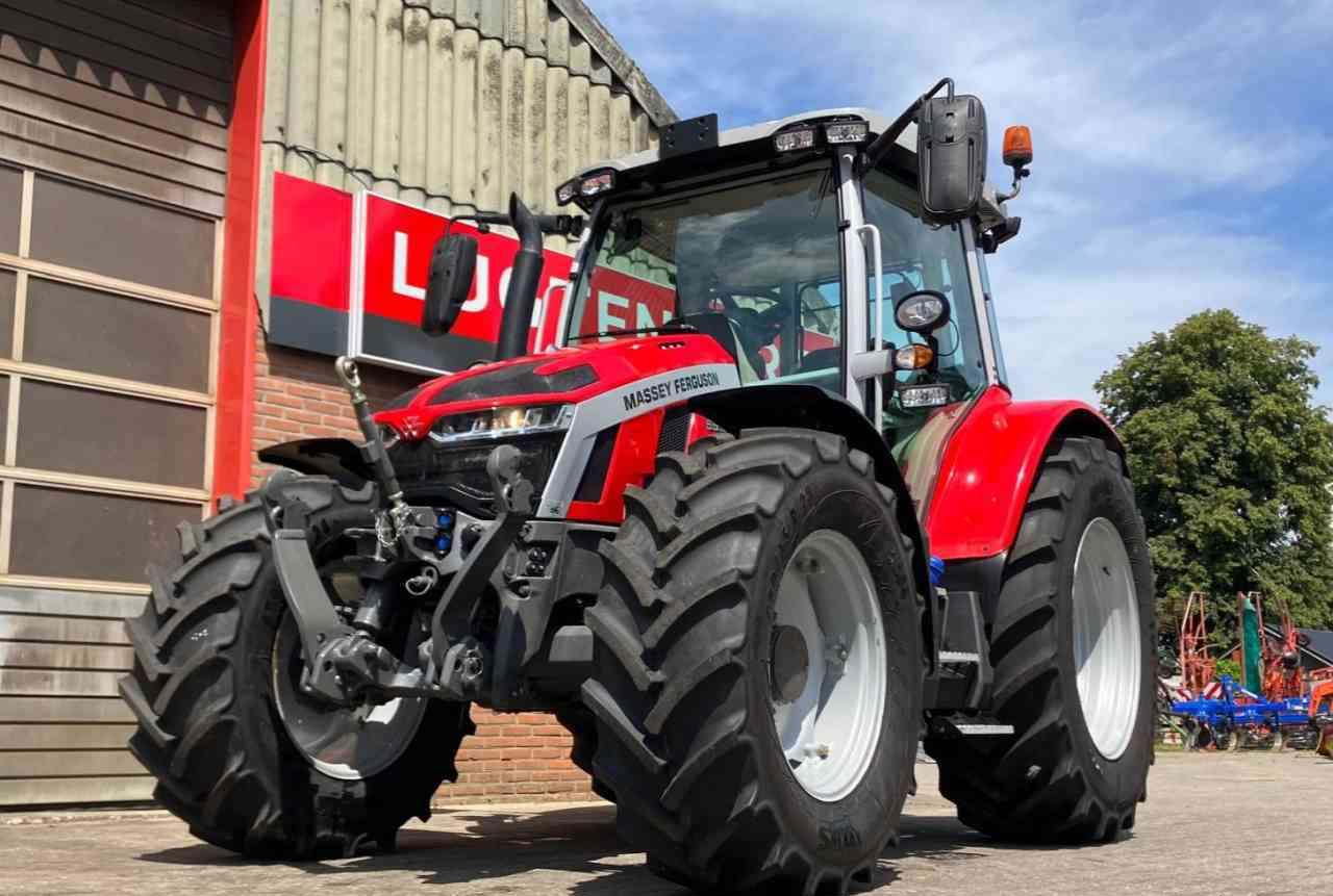 Massey Ferguson 5S.125 Dyna-4 Essential tractoren. - Tractor: foto 3 Massey Ferguson 5S.125 Dyna-4 Essential tractoren. - Tractor: foto 3