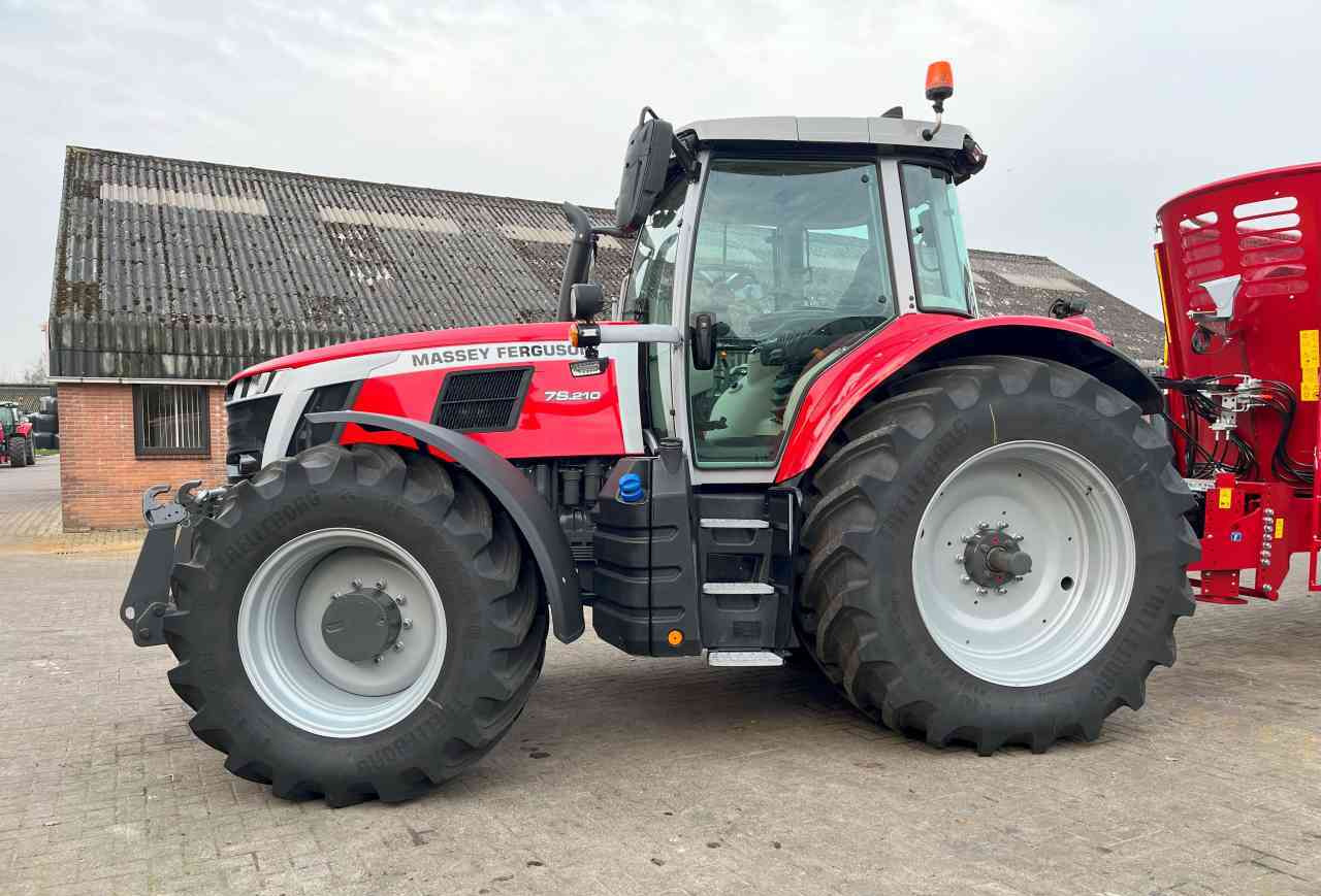 Massey Ferguson 7S.210 Dyna-VT Exclusive Tractoren - Tractor: foto 2 Massey Ferguson 7S.210 Dyna-VT Exclusive Tractoren - Tractor: foto 2
