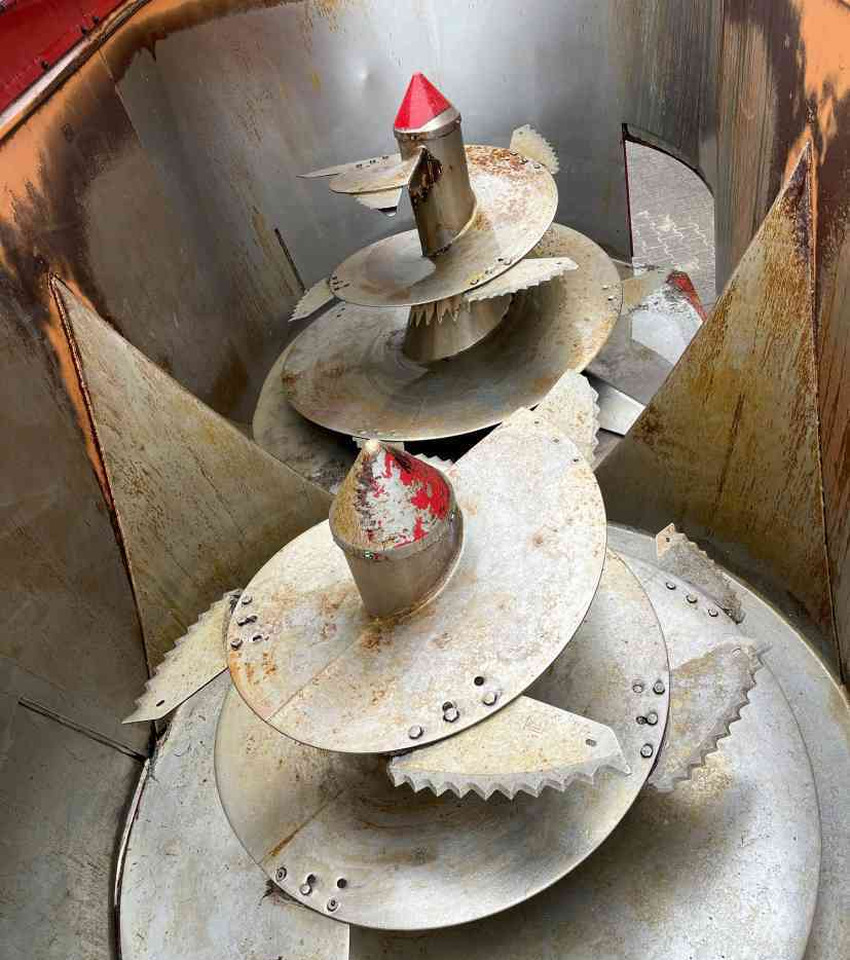 Desensiladora Strautmann Verti-Mix 2401 Voermengwagen, voerwagen, mixer, voermachines: foto 7 Desensiladora Strautmann Verti-Mix 2401 Voermengwagen, voerwagen, mixer, voermachines: foto 7