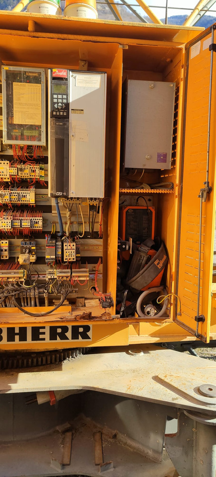 LIEBHERR 32TT - Grúa automontante: foto 2 LIEBHERR 32TT - Grúa automontante: foto 2