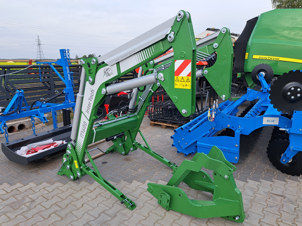 Inter Tech IT 1600 John deere 5080 ,5090, 5100m - Cargador frontal para tractor: foto 2 Inter Tech IT 1600 John deere 5080 ,5090, 5100m - Cargador frontal para tractor: foto 2