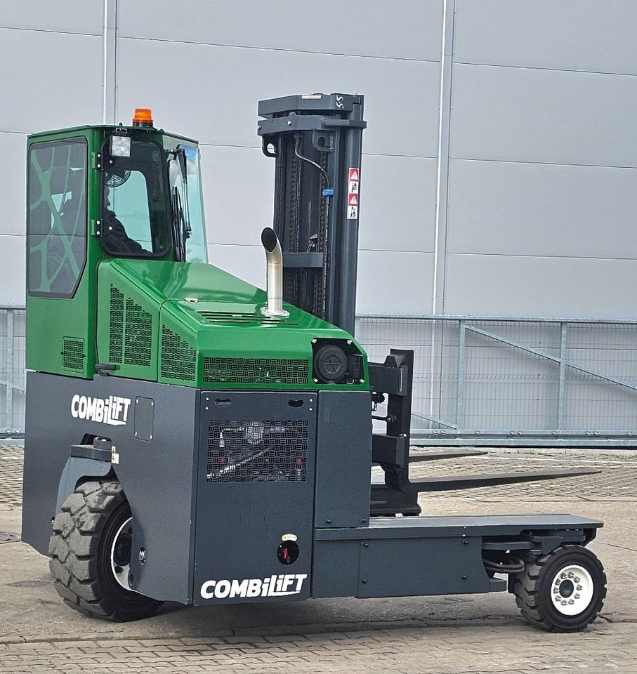 Combilift C 4000 D MK4 150 hrs RENTED - Carretilla de 4 vías: foto 3 Combilift C 4000 D MK4 150 hrs RENTED - Carretilla de 4 vías: foto 3