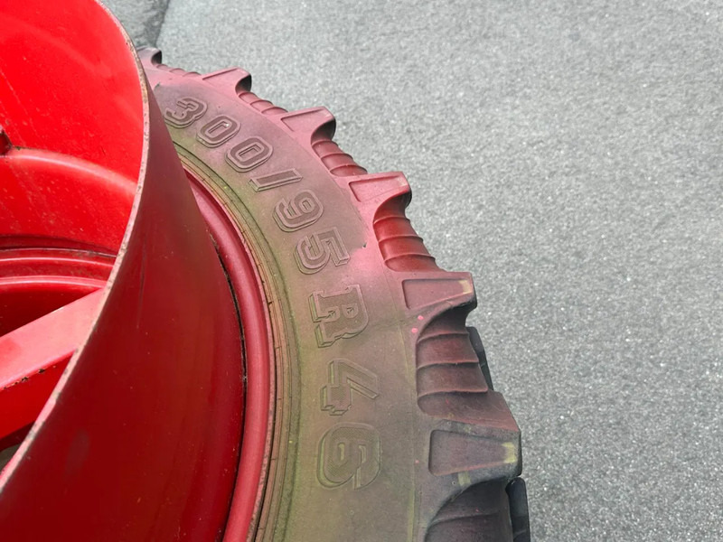 Taurus dubbellucht wielen - Neumáticos y llantas para Maquinaria agrícola: foto 4 Taurus dubbellucht wielen - Neumáticos y llantas para Maquinaria agrícola: foto 4