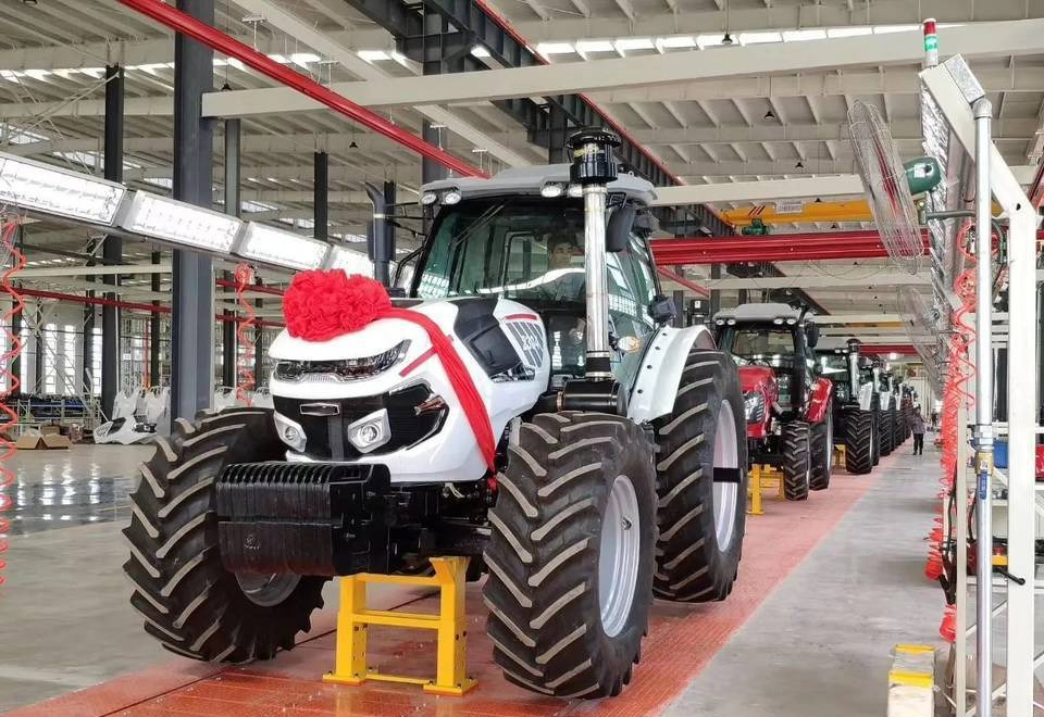 NEW MAXUS 200 HP Tractor 4x4 Warranty up to 10 Years НОВИЙ MAXUS 200 К.с. Трактор 4x4 Гарантія до 10 Років NOWY MAXUS 200 KM Ciągnik 4x4 Gwarancja do 10 LAT - Tractor: foto 1 NEW MAXUS 200 HP Tractor 4x4 Warranty up to 10 Years НОВИЙ MAXUS 200 К.с. Трактор 4x4 Гарантія до 10 Років NOWY MAXUS 200 KM Ciągnik 4x4 Gwarancja do 10 LAT - Tractor: foto 1