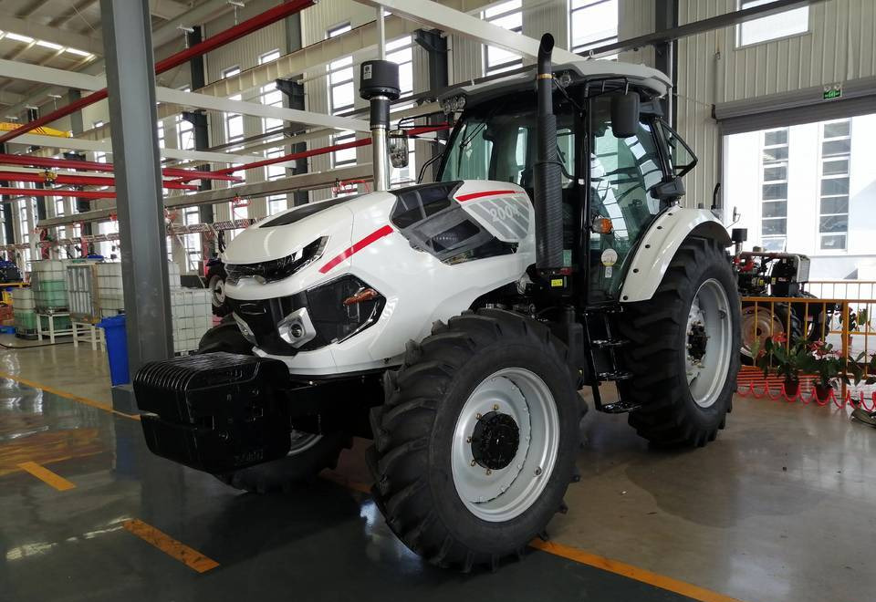 NEW MAXUS 200 HP Tractor 4x4 Warranty up to 10 Years НОВИЙ MAXUS 200 К.с. Трактор 4x4 Гарантія до 10 Років NOWY MAXUS 200 KM Ciągnik 4x4 Gwarancja do 10 LAT - Tractor: foto 5 NEW MAXUS 200 HP Tractor 4x4 Warranty up to 10 Years НОВИЙ MAXUS 200 К.с. Трактор 4x4 Гарантія до 10 Років NOWY MAXUS 200 KM Ciągnik 4x4 Gwarancja do 10 LAT - Tractor: foto 5