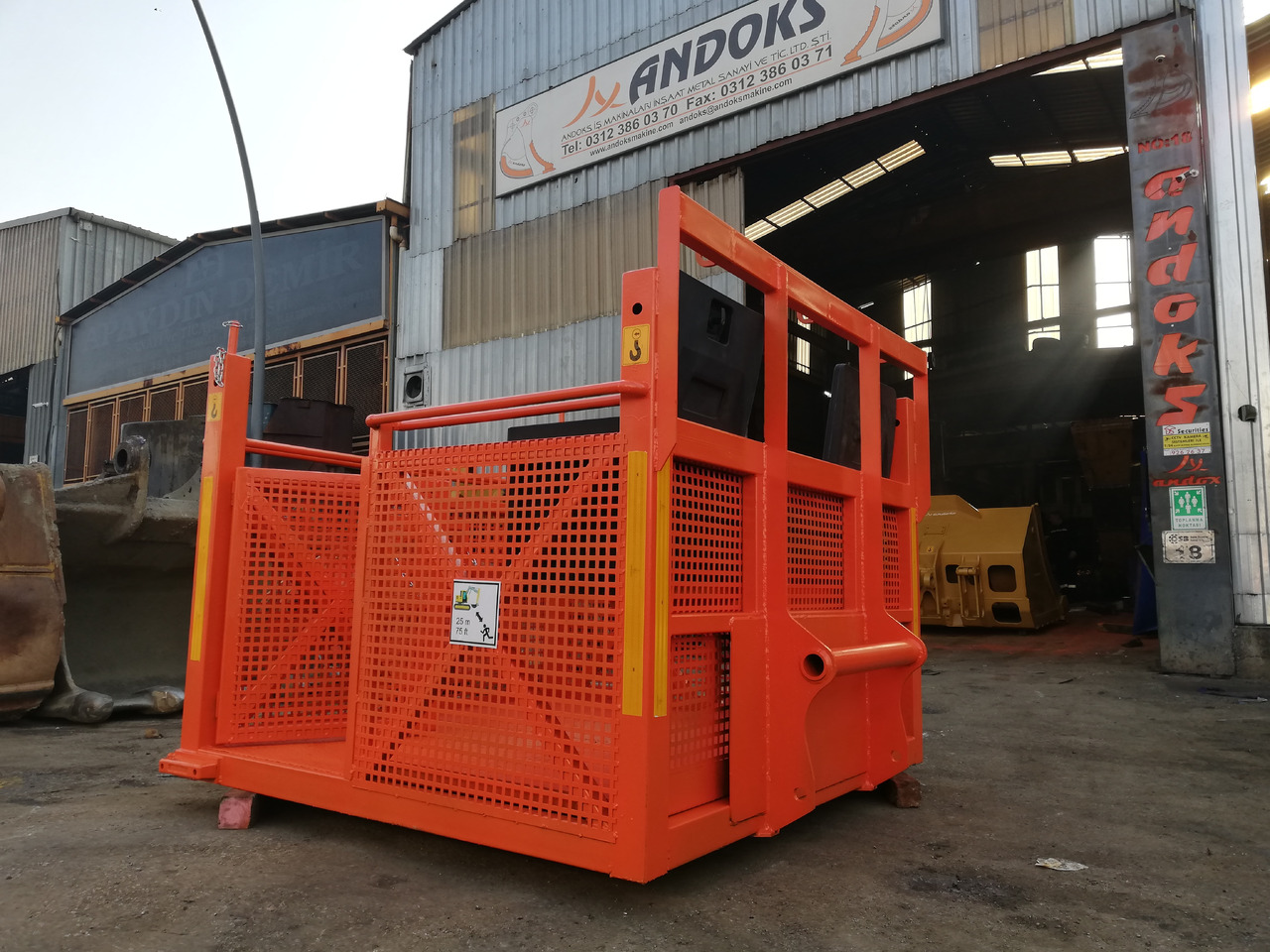 Manitou Basket attachment - Cazo para Excavadora de demolición: foto 1 Manitou Basket attachment - Cazo para Excavadora de demolición: foto 1