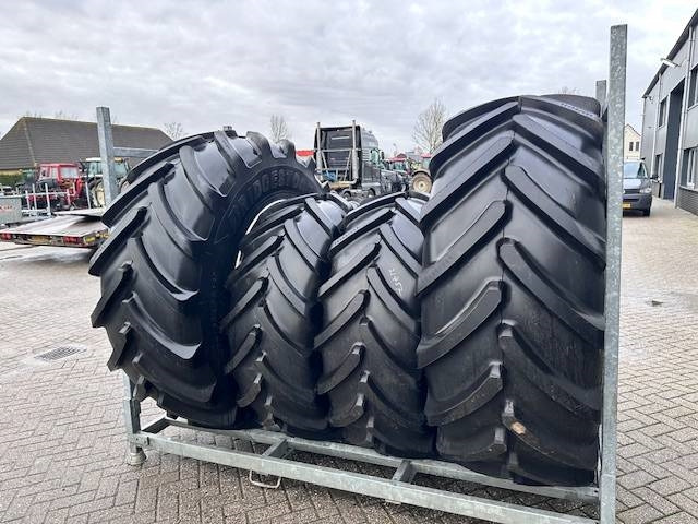 Bridgestone 650/65 R38 + 540/65 R28 VF - Neumáticos y llantas para Maquinaria agrícola: foto 1 Bridgestone 650/65 R38 + 540/65 R28 VF - Neumáticos y llantas para Maquinaria agrícola: foto 1