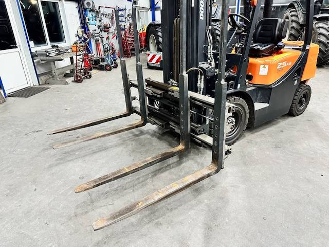 Kaup 2T 429 Multi vorkversteller met sideshift - Implemento para Equipo de manutención: foto 1 Kaup 2T 429 Multi vorkversteller met sideshift - Implemento para Equipo de manutención: foto 1
