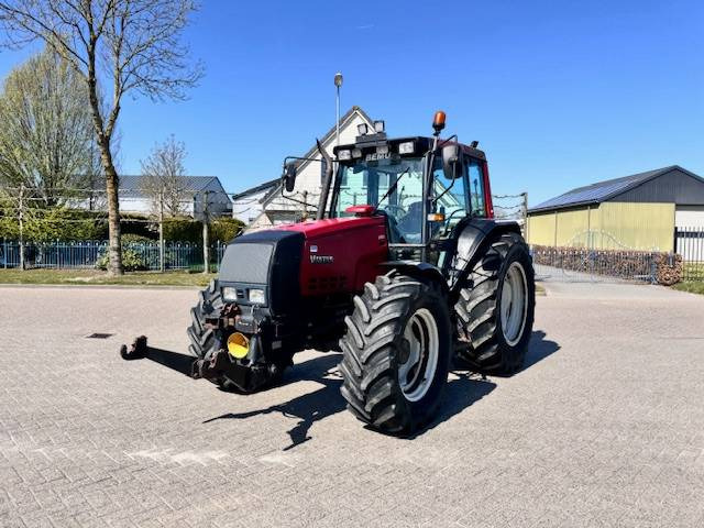 Valtra 6400, Luchtremmen, Fronthef, Frontaftakas - Tractor: foto 4 Valtra 6400, Luchtremmen, Fronthef, Frontaftakas - Tractor: foto 4