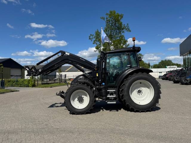 Valtra G125 Ecopower Active, 115 uur!! FH+PTO+Voorlader - Tractor: foto 5 Valtra G125 Ecopower Active, 115 uur!! FH+PTO+Voorlader - Tractor: foto 5