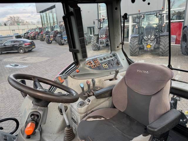 Tractor Valtra N123 Hitech5: foto 18