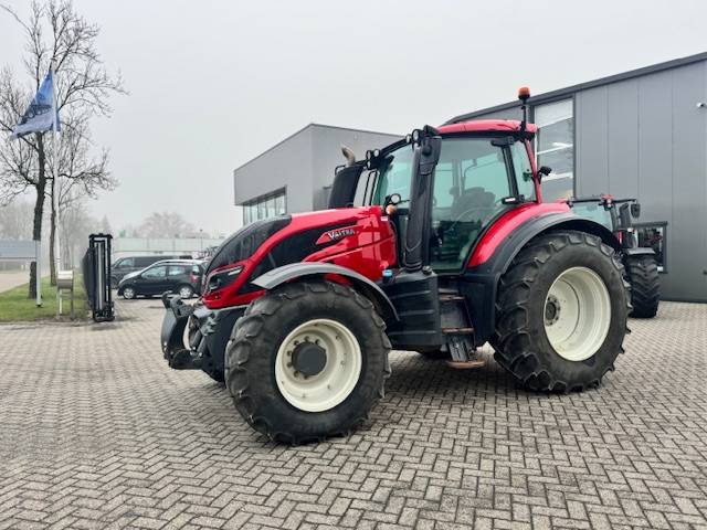 Valtra T144 Hitech - Tractor: foto 1 Valtra T144 Hitech - Tractor: foto 1