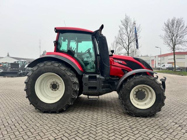 Valtra T144 Hitech - Tractor: foto 4 Valtra T144 Hitech - Tractor: foto 4