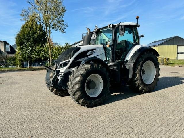 Valtra T214 Versu - Tractor: foto 1 Valtra T214 Versu - Tractor: foto 1