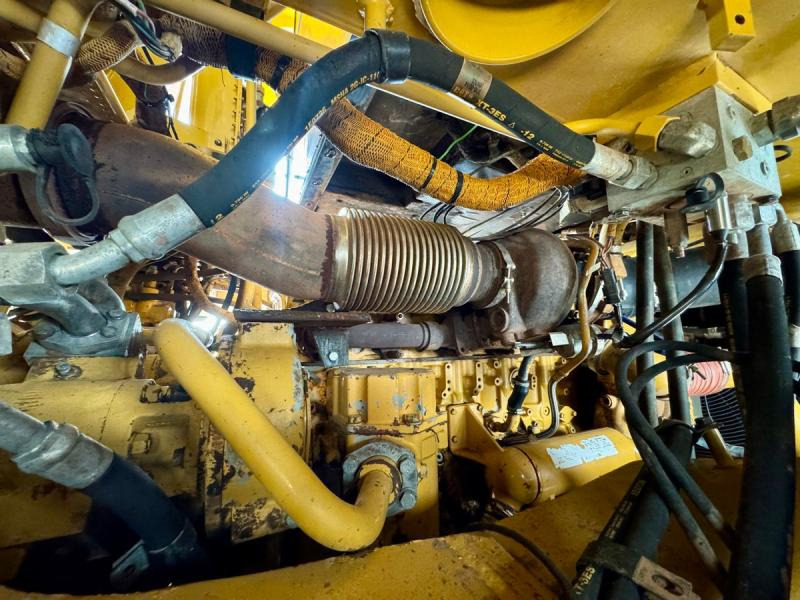 Dúmper rígido Caterpillar 772: foto 12