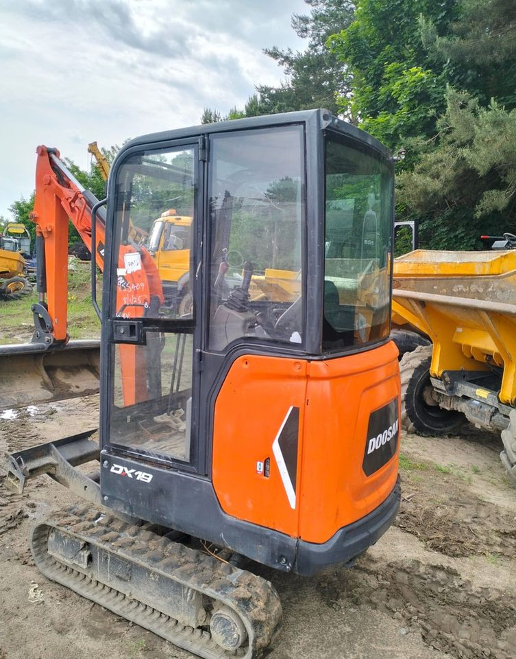Doosan DX19 - Excavadora de cadenas: foto 3 Doosan DX19 - Excavadora de cadenas: foto 3