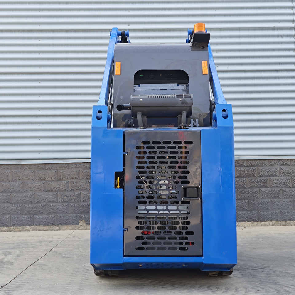 LEZUM LA670 Mini Small Skid Steer Loader Compact Track Diesel Mini Skid Steer Loader For Sale With Small Mini Skid Steer Attachments 4 In 1 Bucket - Minicargadora: foto 3 LEZUM LA670 Mini Small Skid Steer Loader Compact Track Diesel Mini Skid Steer Loader For Sale With Small Mini Skid Steer Attachments 4 In 1 Bucket - Minicargadora: foto 3