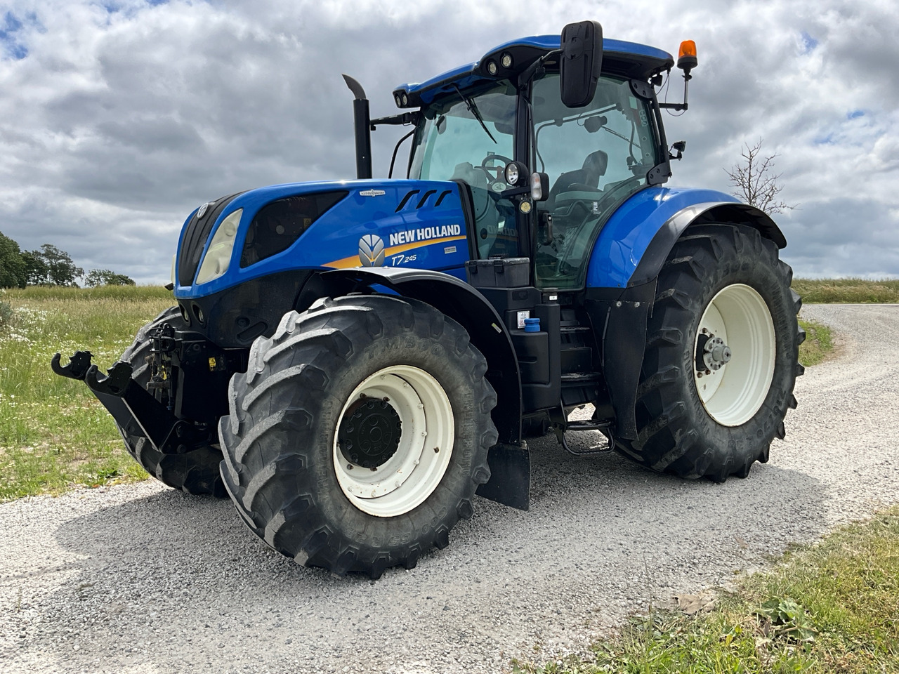 NEW HOLLAND T7 245 - Tractor: foto 1 NEW HOLLAND T7 245 - Tractor: foto 1