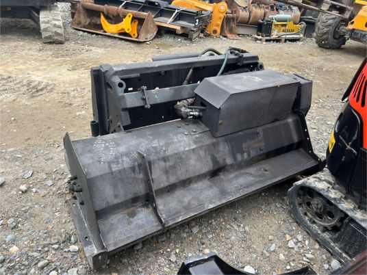 Broyeur forestier MBI pour chargeur - 3900€ NET - Trituradora forestal: foto 4 Broyeur forestier MBI pour chargeur - 3900€ NET - Trituradora forestal: foto 4