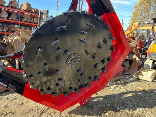 Broyeur forestier pour minichargeur - Trituradora forestal: foto 5 Broyeur forestier pour minichargeur - Trituradora forestal: foto 5