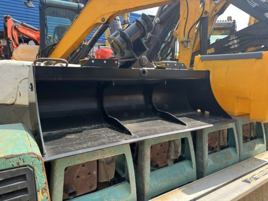 Godet de curage inclinable pour pelle 6T - 9T - Cazo: foto 1 Godet de curage inclinable pour pelle 6T - 9T - Cazo: foto 1