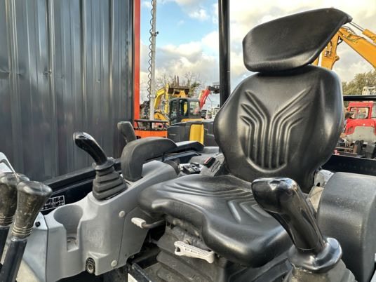 Kubota KX027-4 à 22 500 € HT - Miniexcavadora: foto 4 Kubota KX027-4 à 22 500 € HT - Miniexcavadora: foto 4