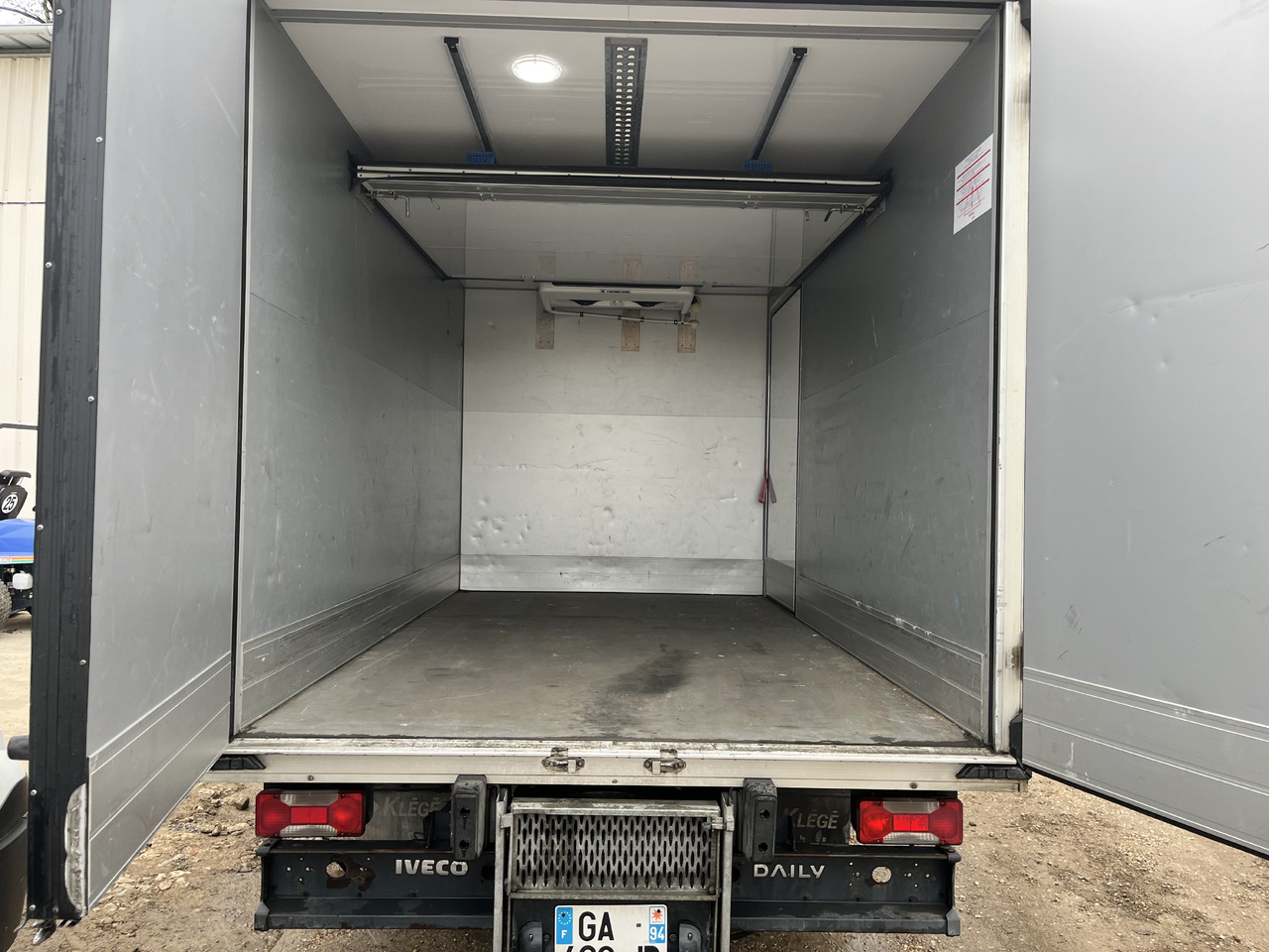 Iveco Daily 35-140 35c14 frigorifique - Furgoneta frigorifica: foto 5 Iveco Daily 35-140 35c14 frigorifique - Furgoneta frigorifica: foto 5
