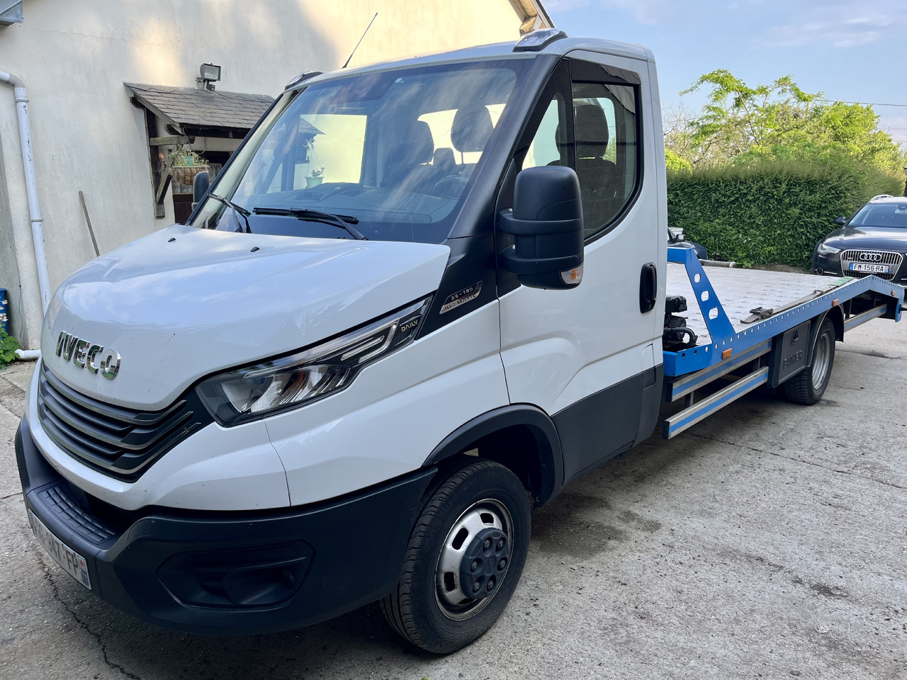 Iveco Daily 35-180 plateau dépannage dépanneuse porte voiture - Furgoneta caja abierta: foto 1 Iveco Daily 35-180 plateau dépannage dépanneuse porte voiture - Furgoneta caja abierta: foto 1