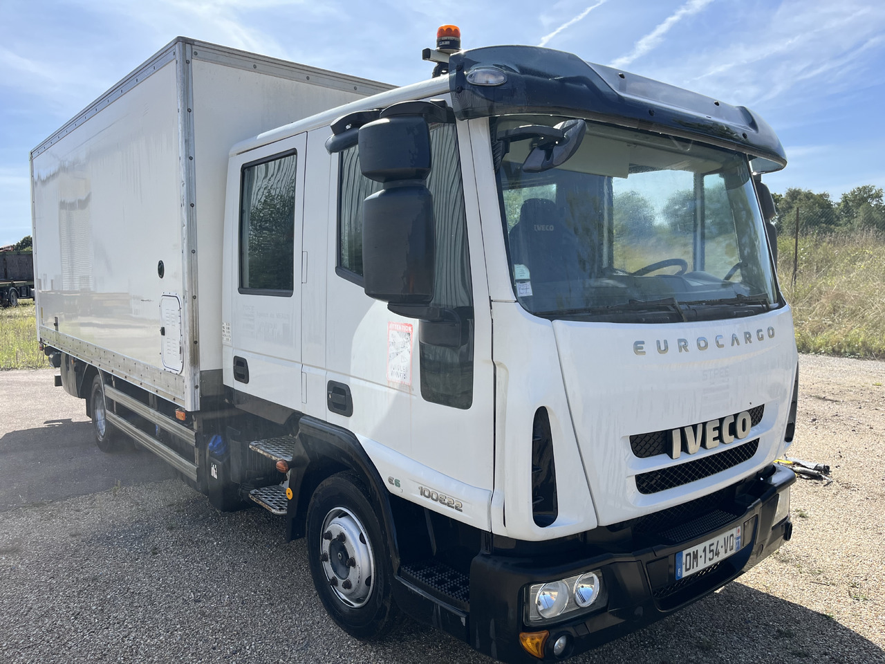Iveco Eurocargo 100E22 caisse double cabine 7 places - Camión caja cerrada: foto 3 Iveco Eurocargo 100E22 caisse double cabine 7 places - Camión caja cerrada: foto 3