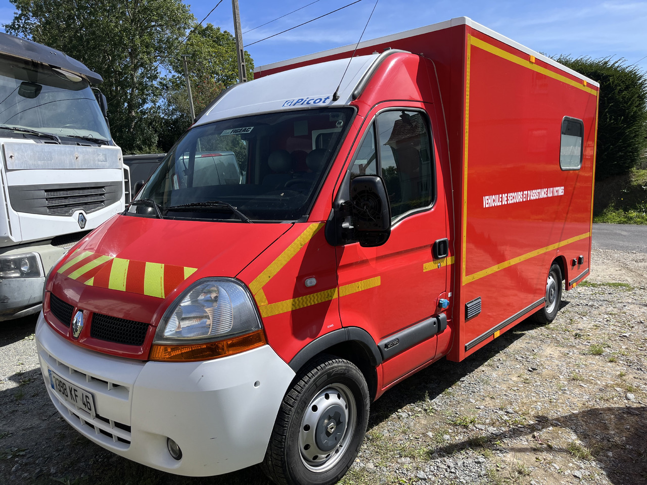 RENAULT Master 2L5 dci120cv - Ambulancia: foto 1 RENAULT Master 2L5 dci120cv - Ambulancia: foto 1