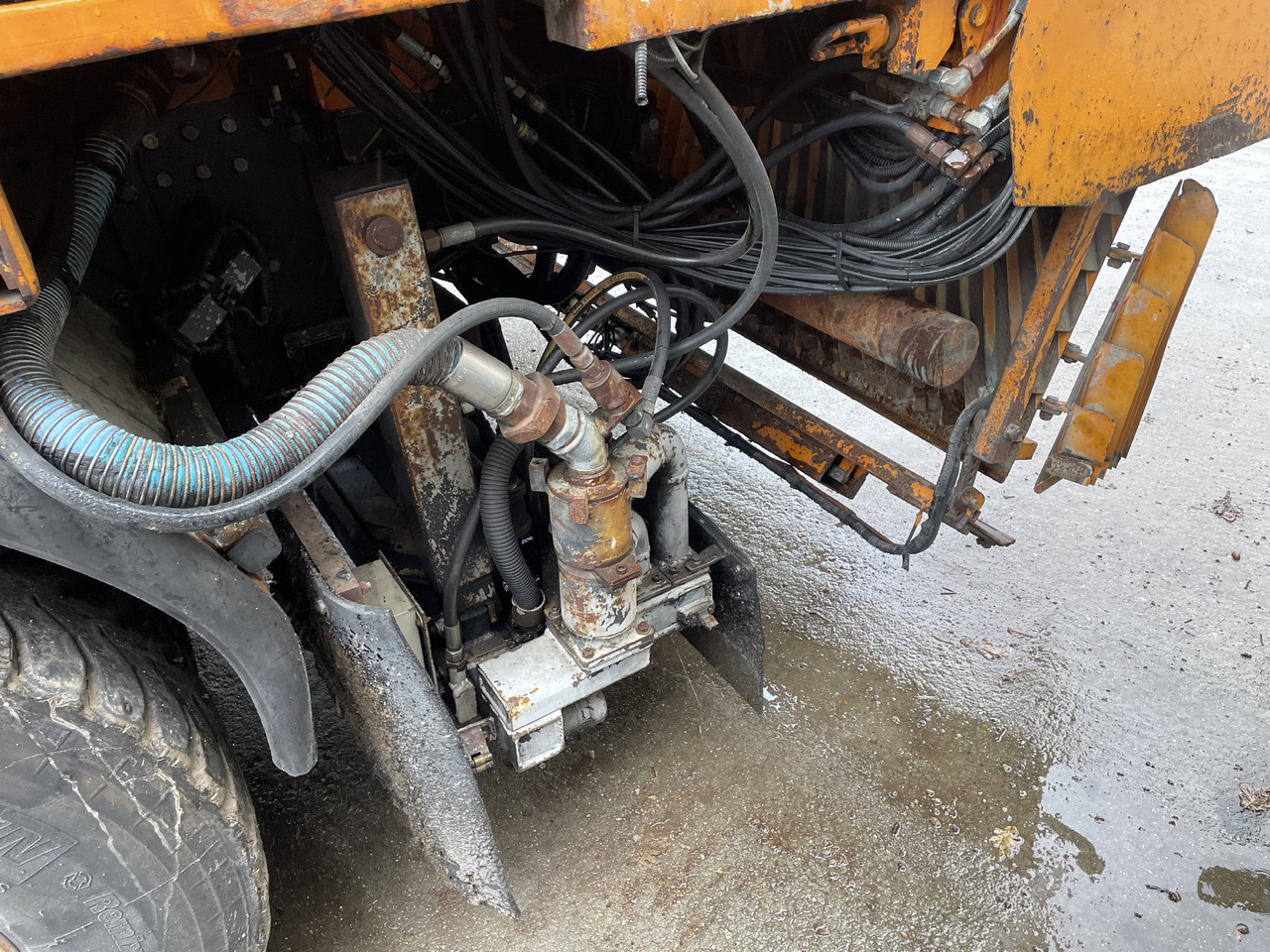 Distribuidor de asfalto Renault Kerax 8x4 pata point a temps Mauguin: foto 15