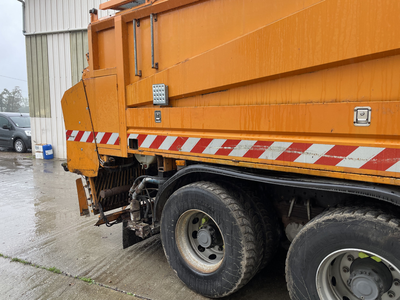 Distribuidor de asfalto Renault Kerax 8x4 pata point a temps Mauguin: foto 11