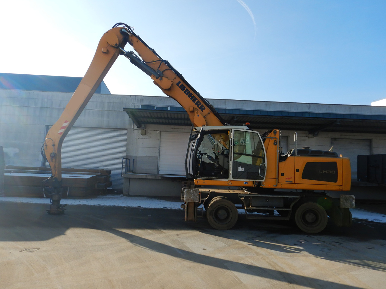 LIEBHERR LH 30 Industry - Manipulador de materiales: foto 3 LIEBHERR LH 30 Industry - Manipulador de materiales: foto 3