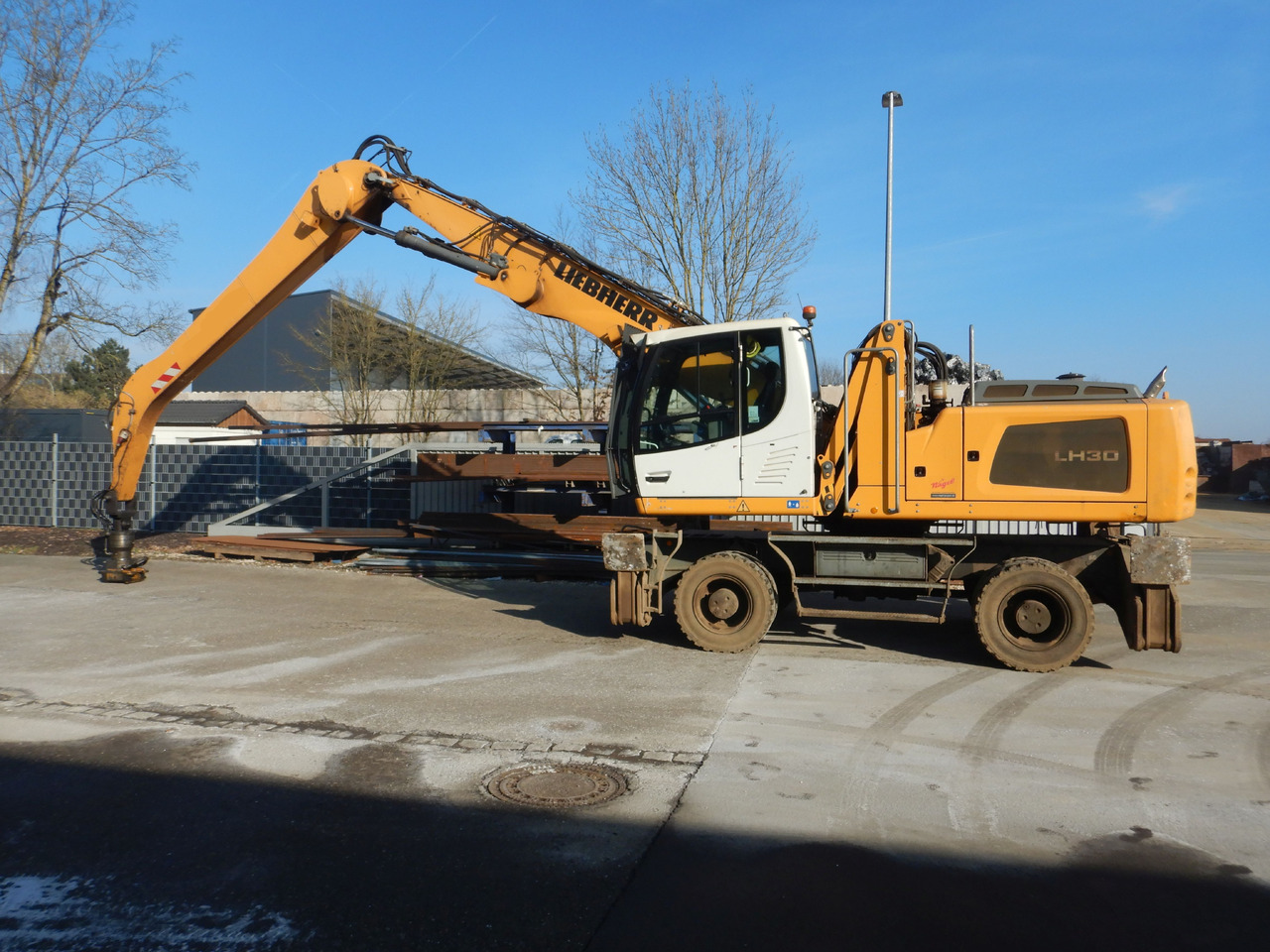Manipulador de materiales LIEBHERR LH 30 Industry: foto 10
