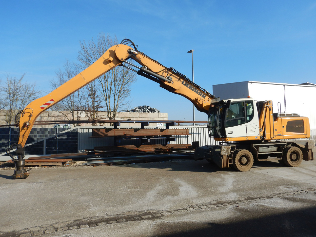 Manipulador de materiales LIEBHERR LH 30 Industry: foto 11
