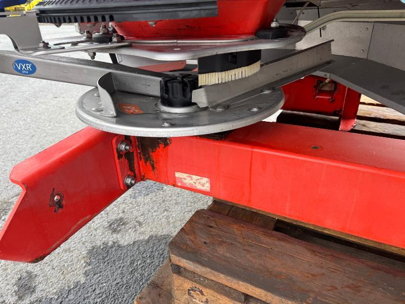 Esparcidor de fertilizantes KUHN AXIS50.1W: foto 7 Esparcidor de fertilizantes KUHN AXIS50.1W: foto 7