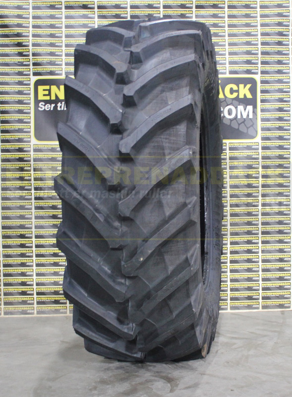 Trelleborg TM 800 650/65R42: Radial Tires for Modern Agricultural Tractors - Tractor: foto 1 Trelleborg TM 800 650/65R42: Radial Tires for Modern Agricultural Tractors - Tractor: foto 1
