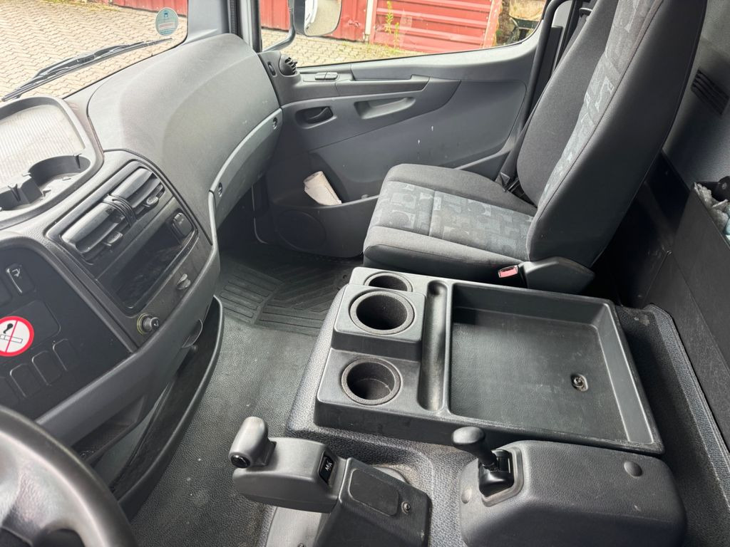 Camión caja cerrada Mercedes-Benz 818: foto 9