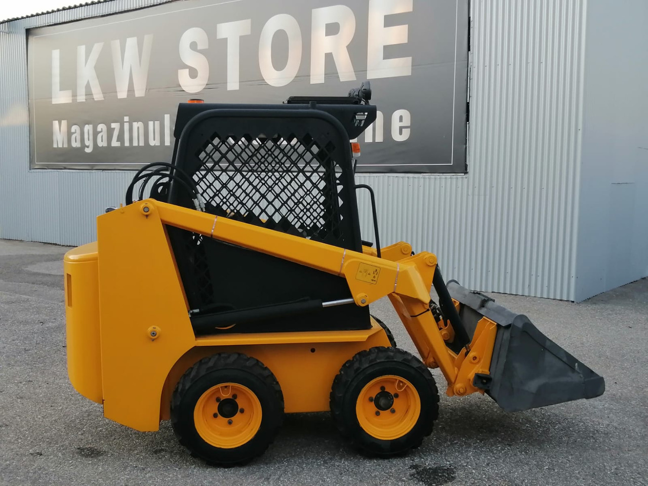Bobcat Front Loader Ram Italia FM 120 – Hammer Installation - Minicargadora: foto 2 Bobcat Front Loader Ram Italia FM 120 – Hammer Installation - Minicargadora: foto 2