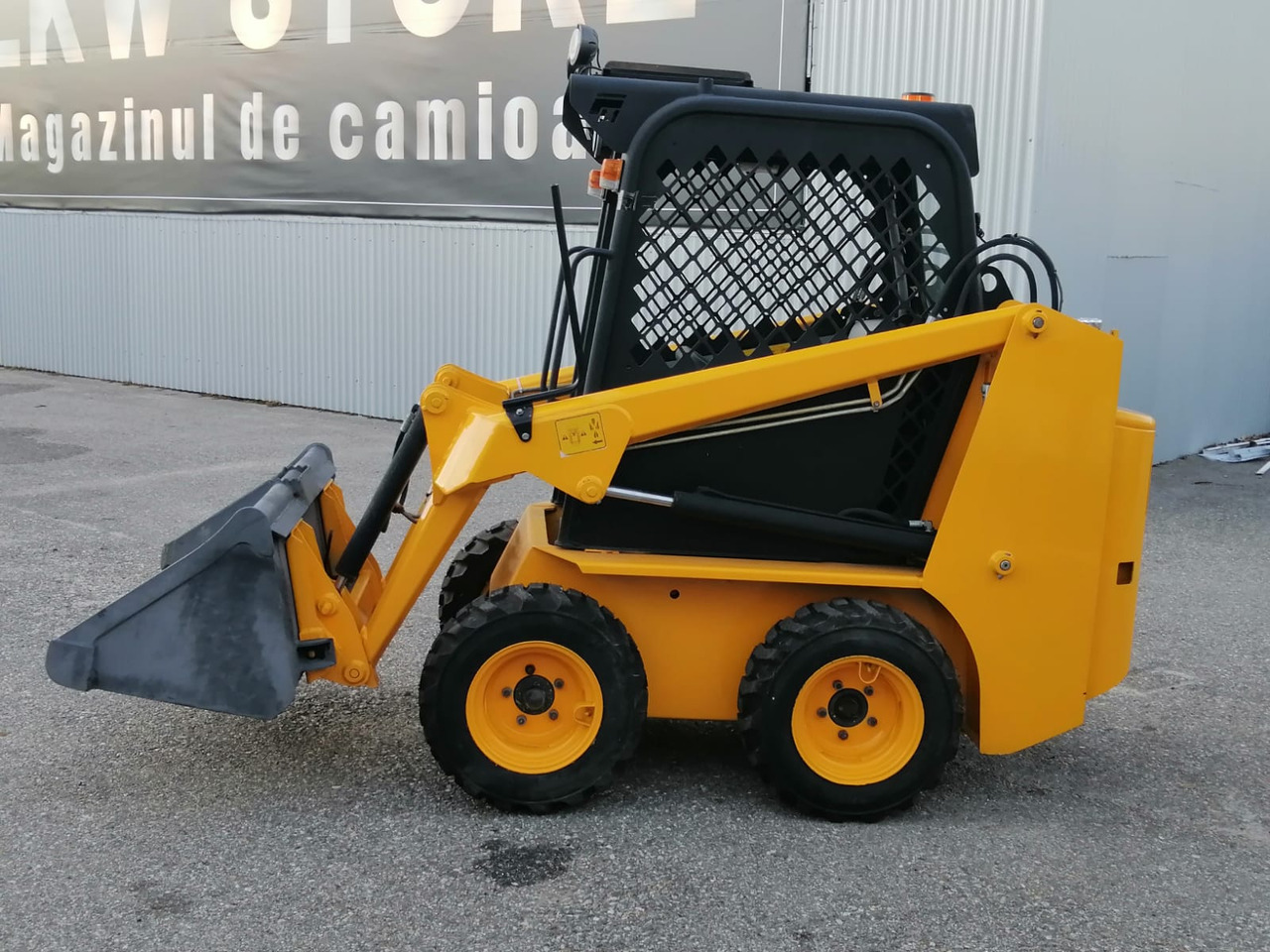 Bobcat Front Loader Ram Italia FM 120 – Hammer Installation - Minicargadora: foto 5 Bobcat Front Loader Ram Italia FM 120 – Hammer Installation - Minicargadora: foto 5