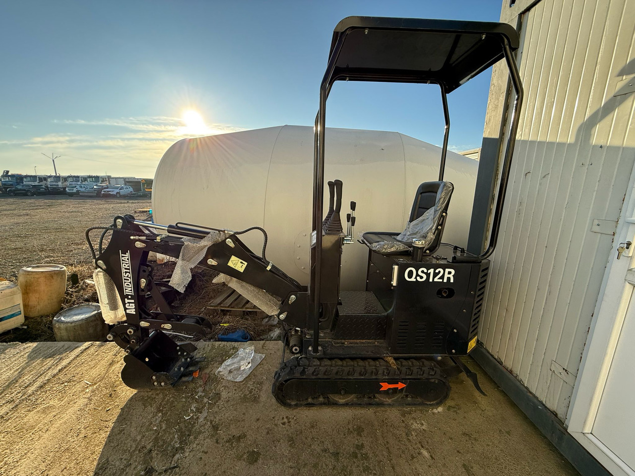 MINIEXCAVATOR JPC H10 - Miniexcavadora: foto 3 MINIEXCAVATOR JPC H10 - Miniexcavadora: foto 3