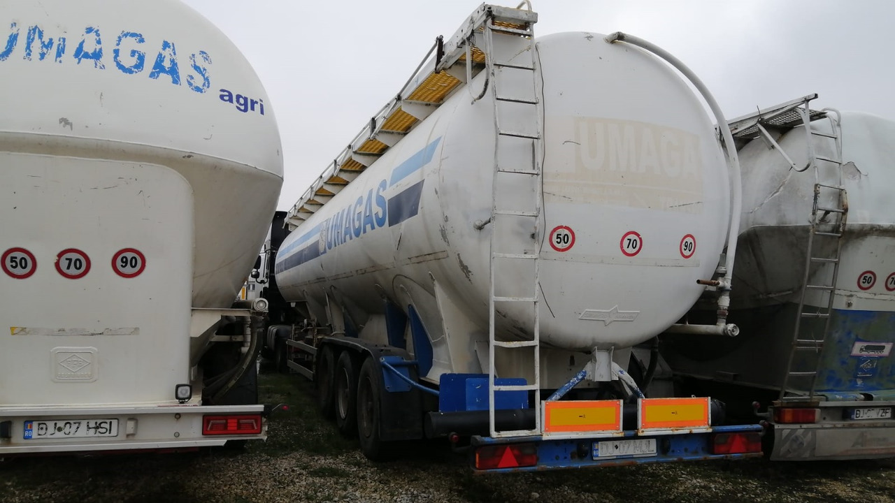 SPITZER Tank/Silo 57,000 l 4 Compartments for Powders/Feed/Water//Liquid Fertilizer/etc. - Semirremolque silo: foto 2 SPITZER Tank/Silo 57,000 l 4 Compartments for Powders/Feed/Water//Liquid Fertilizer/etc. - Semirremolque silo: foto 2