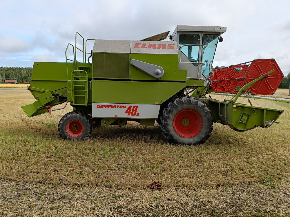 CLAAS Dominator 48S leikkuupuimuri, hydraulisella torvella - Cosechadora de granos: foto 1 CLAAS Dominator 48S leikkuupuimuri, hydraulisella torvella - Cosechadora de granos: foto 1