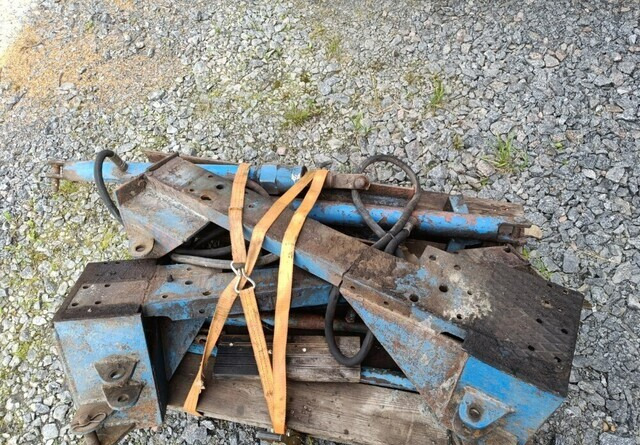 Fordson Diesel Major etukuormaajan osia - Cargador frontal para tractor: foto 4 Fordson Diesel Major etukuormaajan osia - Cargador frontal para tractor: foto 4