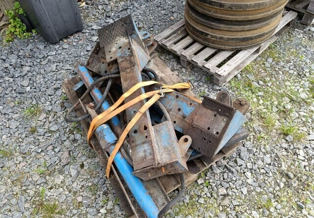 Fordson Diesel Major etukuormaajan osia - Cargador frontal para tractor: foto 1 Fordson Diesel Major etukuormaajan osia - Cargador frontal para tractor: foto 1