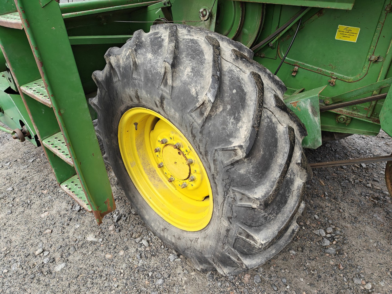 Cosechadora de granos JOHN DEERE 925 leikkuupuimuri: foto 8 Cosechadora de granos JOHN DEERE 925 leikkuupuimuri: foto 8