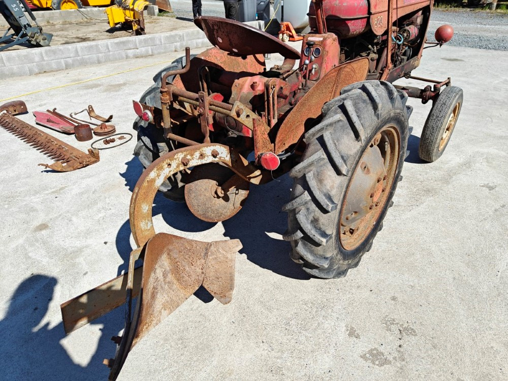 Tractor Massey Harris 820D harvinainen 2-sylinterinen diesel, katso video!: foto 5