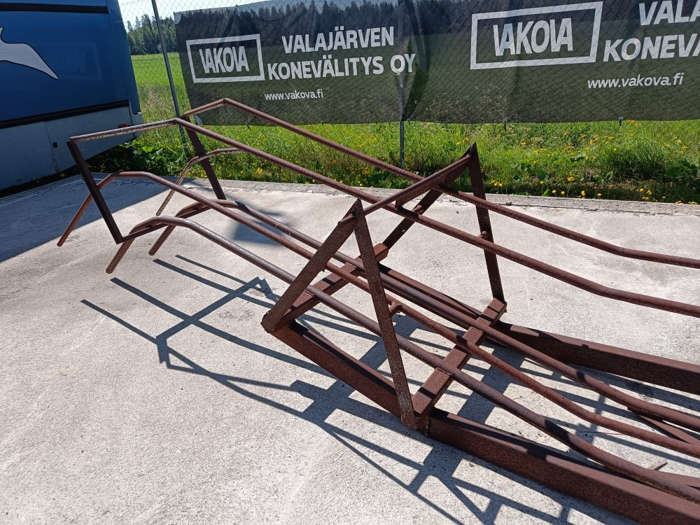 Empacadora de pacas cuadradas Paalirata John Deere 332 paalaimesta: foto 7 Empacadora de pacas cuadradas Paalirata John Deere 332 paalaimesta: foto 7